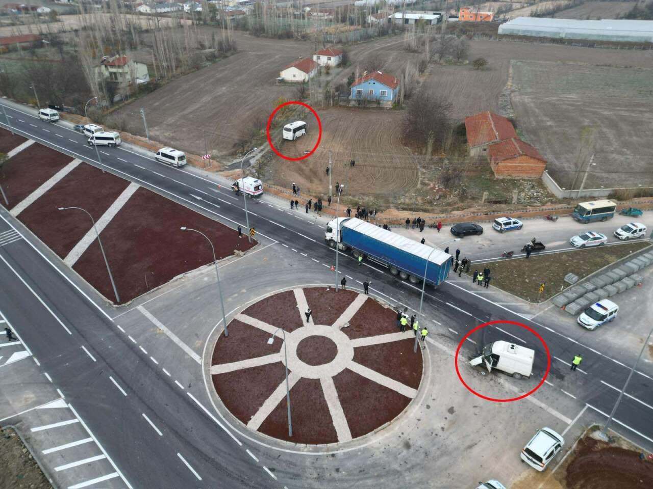 Öğrenci servisi kamyonetle çarpıştı, 17 yaralı var! Kaza sonrası can pazarı 10